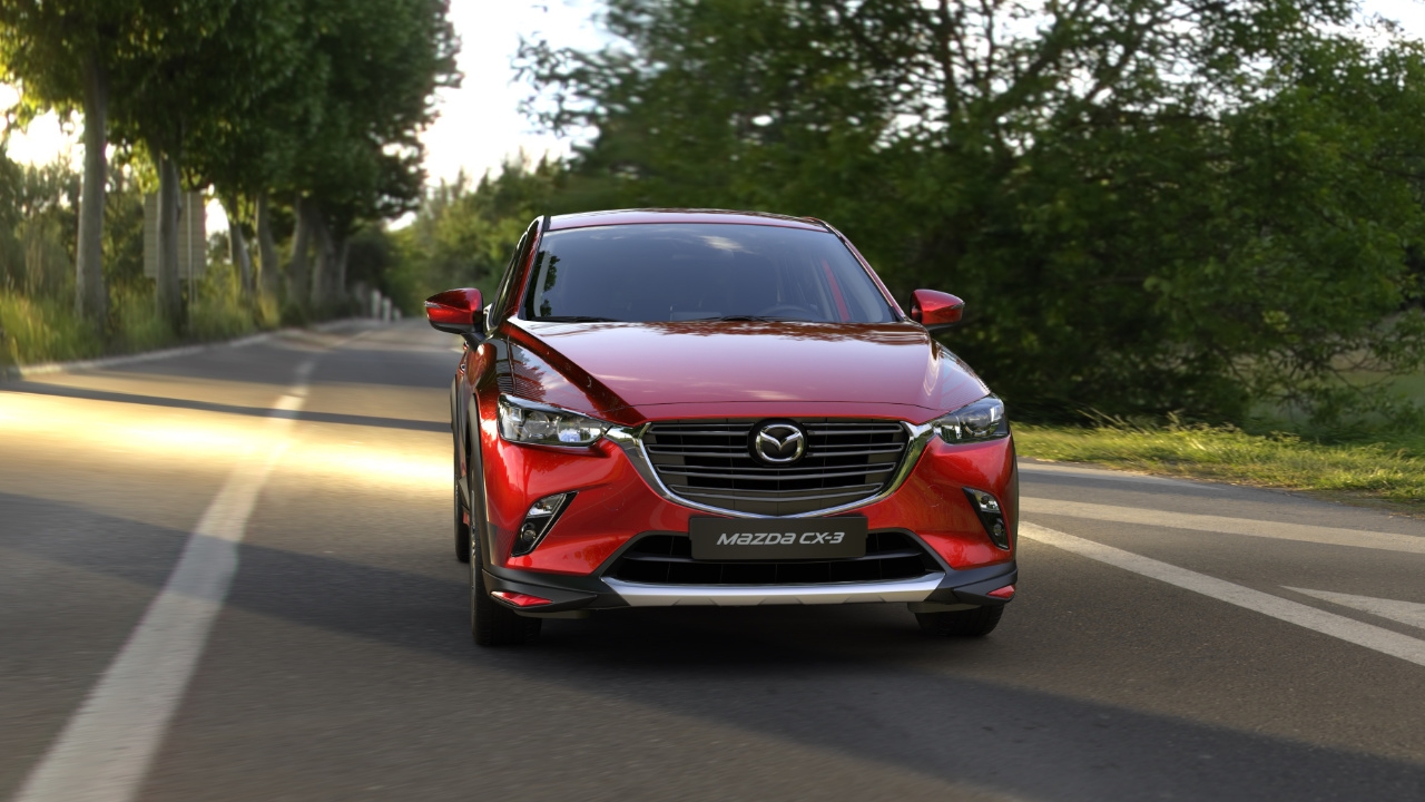 vue latérale avant d'une Mazda CX-3 2025