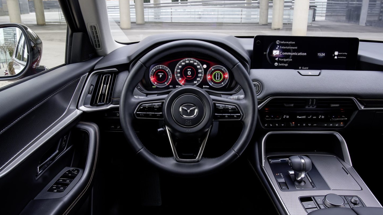 vue de l'habitacle et du tableau de bord d'une Mazda CX-30 2025