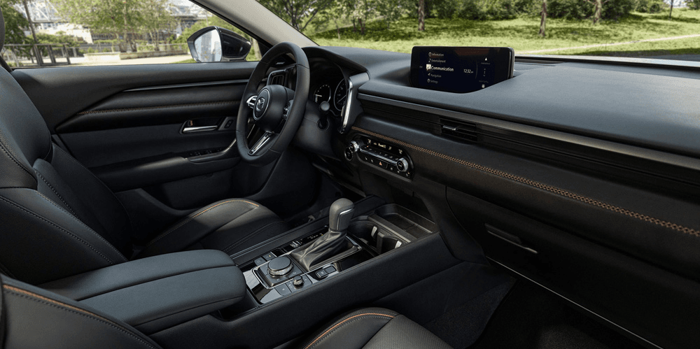 Technologies à bord du Mazda CX-50 hybride 2025.