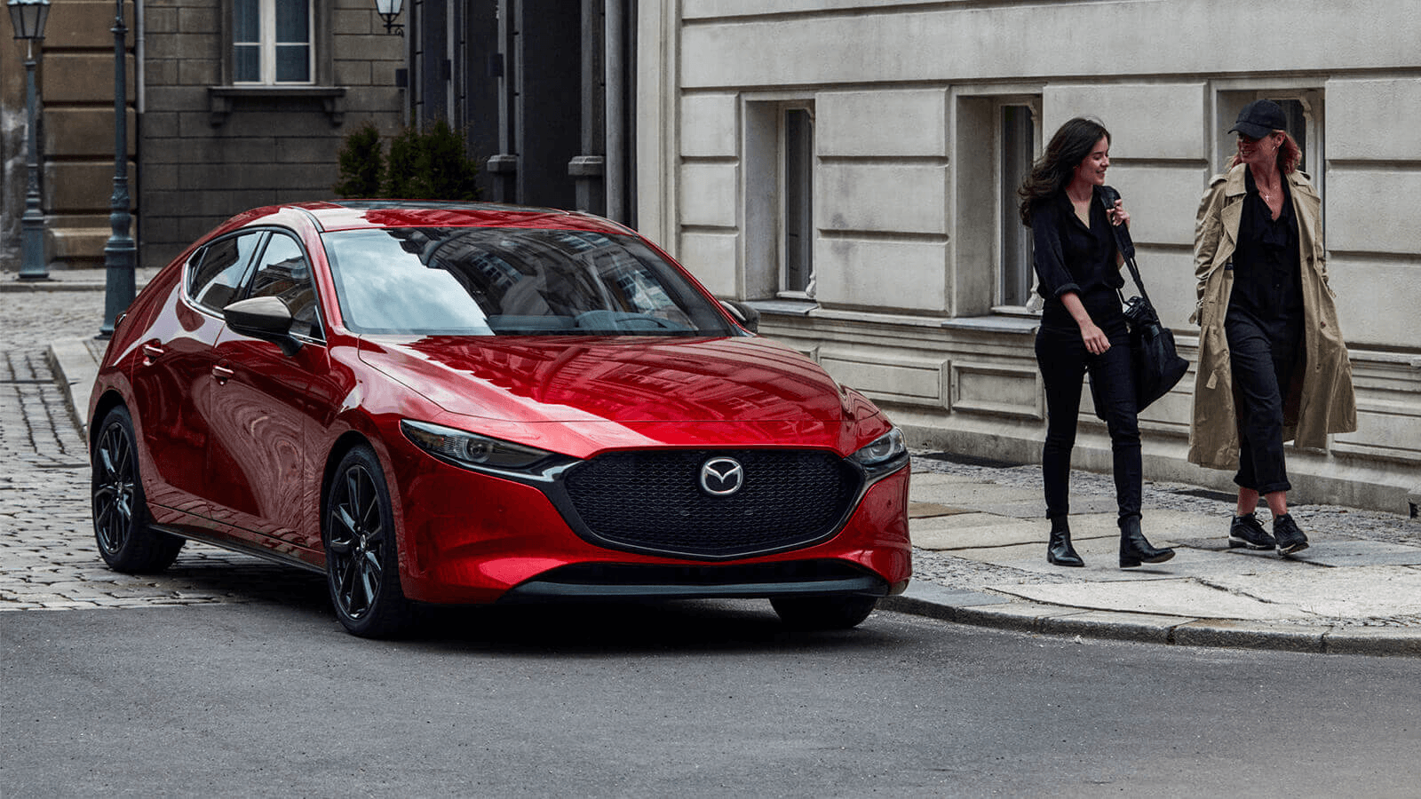 Le Mazda Mazda3 Sport 2024 en ville.