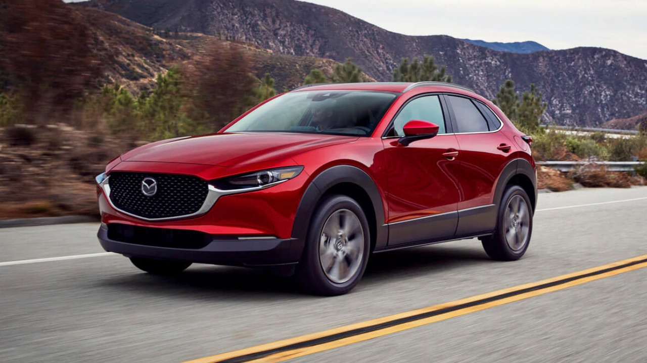 vue latérale avant d'une Mazda CX-30 2024